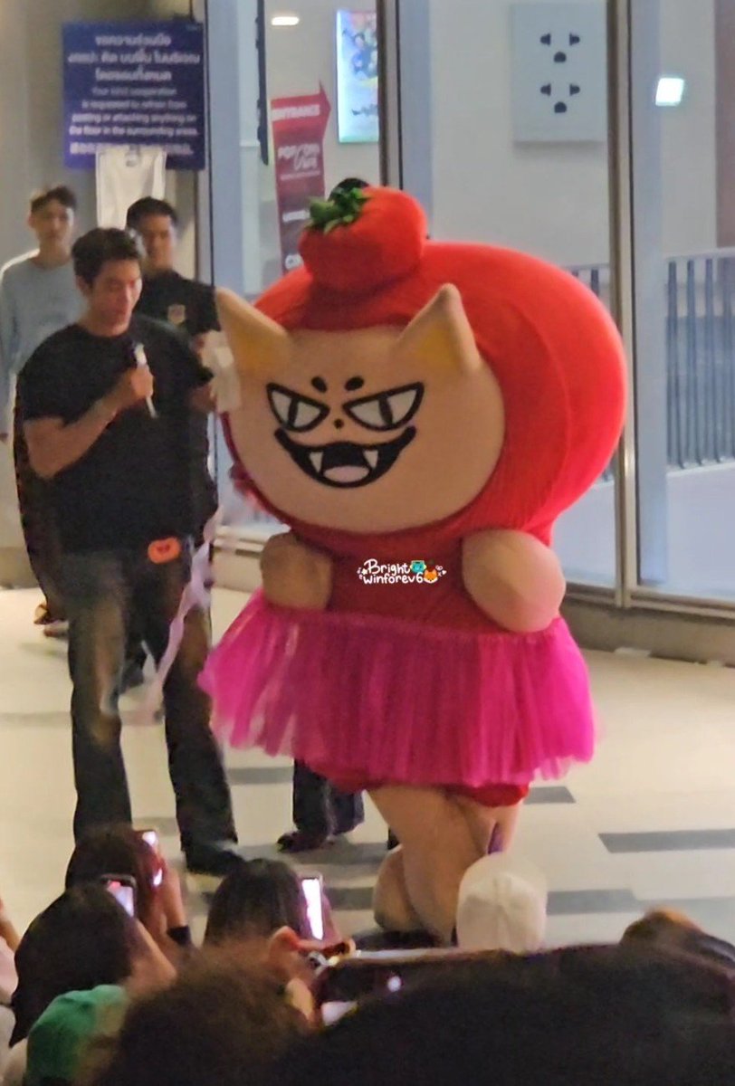 BrIgHtWiNFoReV6's tweet photo. ขำยัยบุ๊คเห็นกระโปรงมาฟ่อกครั้งแรก

🍅 : อันนี้ให้บุ๊คใส่หรือฟ้อกใส่ 😂 // บุ๊ค!! 555

🍅 : เอาไงดีฟอส ถ้าฟ้อกใส่จะเป็นเคะเลยนะ

🦊 : ( หยิบมาให้ฟ้อกใส่ )

ฟ้อก : (โพสต์ท่าเริ่ดๆ)

🍅 : ฟ้อกถอดกระโปรงออกเถอะลูก สวยเกิน 
ฟ้อก : (เดินหนี งอ
  
#งานมหกรรมนิยายนานาชาติ2026xForceBook https://t.co/drDx96d3gd