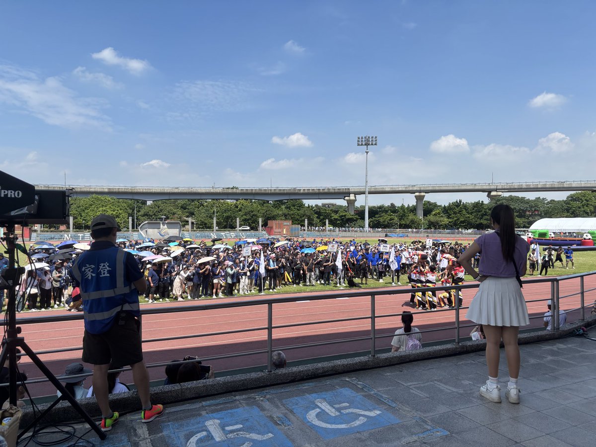 yunchih0726's tweet photo. 学校の施設が企業の運動会会場として使われることになったので、今日はスタッフとしてお手伝いです https://t.co/QMlBY78B3T
