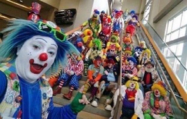 whospaulinxa's tweet photo. well everyone let’s smile🤡💋 https://t.co/rgpnlPtlm0