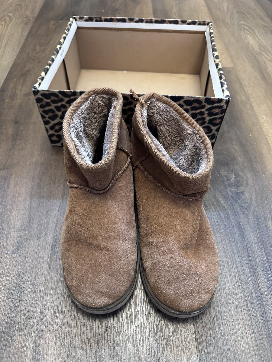 Turkishgoddessz's tweet photo. Well worn ankle boots for sale😈 DM me
#findom #footfetish #goon #allthingsworn #fetish #feet #boots #paypig #goddess #wellworn #sellingitems #sellingcontent https://t.co/o8VIL1pOtJ