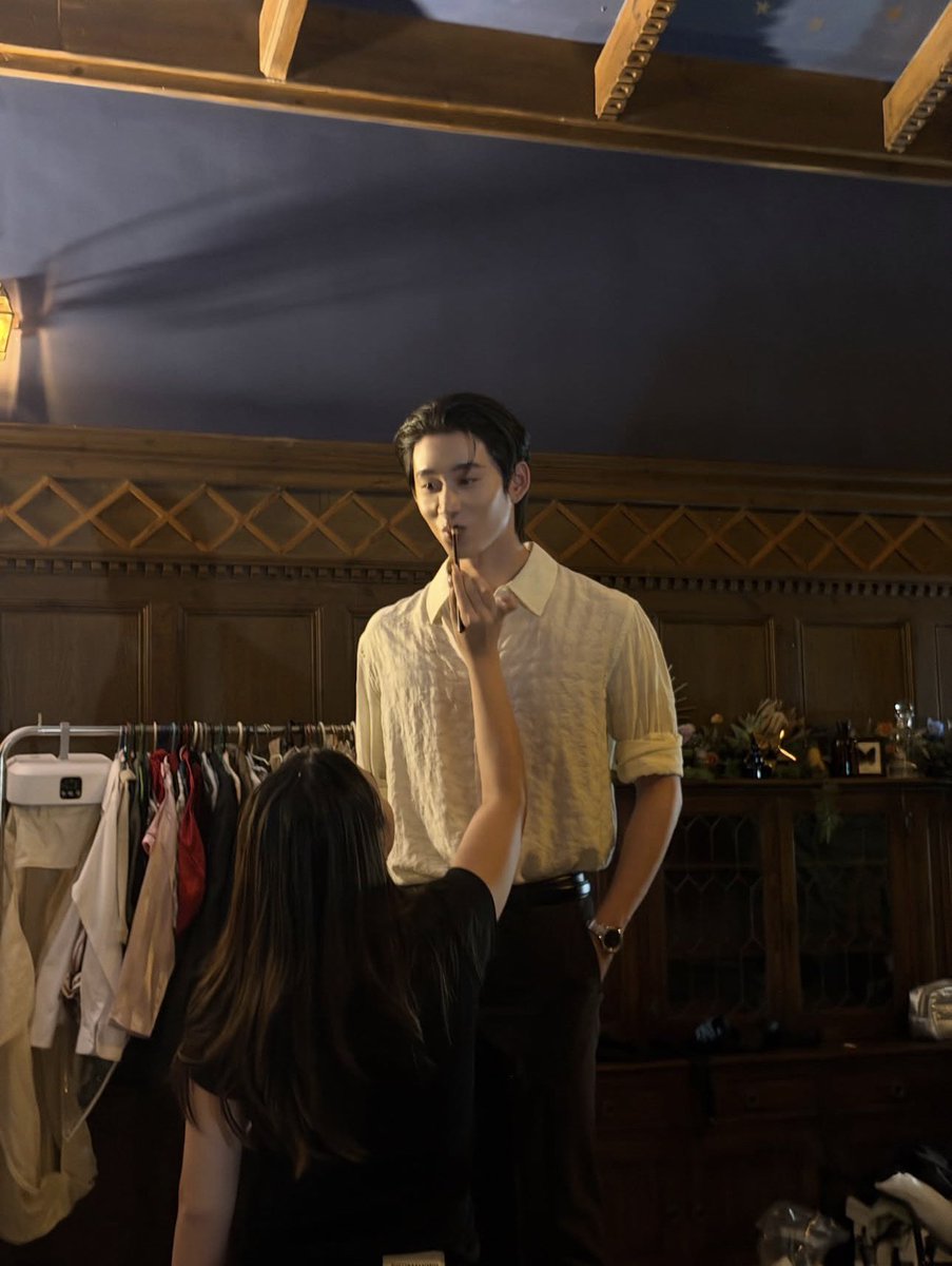 imnotblooming's tweet photo. แต่ละวันของน้องเอสในกอง นอนโซฟาคุณธีร์ ต่อเก้าอี้ให้พี่ช่างแต่งหน้าเติมลิป52555555525255555252555555555555555555555555555555แสบอะ คงจาคิดถึงกองคุณธีร์มาก ๆ แน่เลยยยย แง 🥺💘

#PeachAndMeSeriesFinalEP #est_rvp https://t.co/H9zflJa8hR
