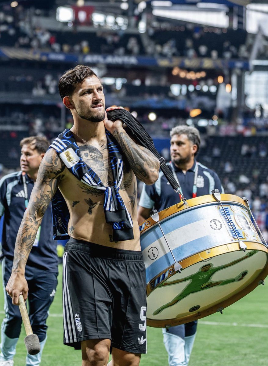 prdsleandro's tweet photo. El que no alienta a Argentina para que carajo vinoooooo!!! 🤍💙 https://t.co/XmhJqhJwsK