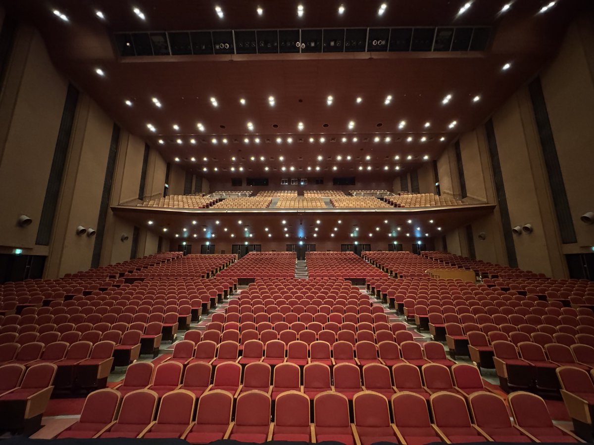mime1166's tweet photo. 「スザンナの秘密」無事終了
ご来場いただきました皆様ありがとうございました！

素晴らしい人たちと共に楽しい時間を過ごすことができました！
ありがとうございました！

楽譜が読めない僕は去年演出したオペラ作品「ペドロ親方の人形芝居」の時と同じく丸暗記作戦
車の中でも電車での移動中もずーっとこのこの曲を聴き続けた数ヶ月でした

とにかくシビアなキッカケや、ミスの許されないタイミングなどもあり最後までドキドキでした

ソロだった前奏曲はオープニングということで、サンテというキャラクターを演じつつもパントマイムのテクニックを盛り込んで楽しい作品のスタートになるように構成しました

間奏曲ではジルがキレて散らかした物の片付けを曲の中で終わらせなくちゃいけなくて...この散らかり具合が毎回違って、曲の進み具合と片付け終わりのタイミングを合わせるのに苦労しましたね

いやぁ結局どのシーンも緊張しましたね！
とにかく今は終わってホッとしています

皆さん本当にありがとうございました！
