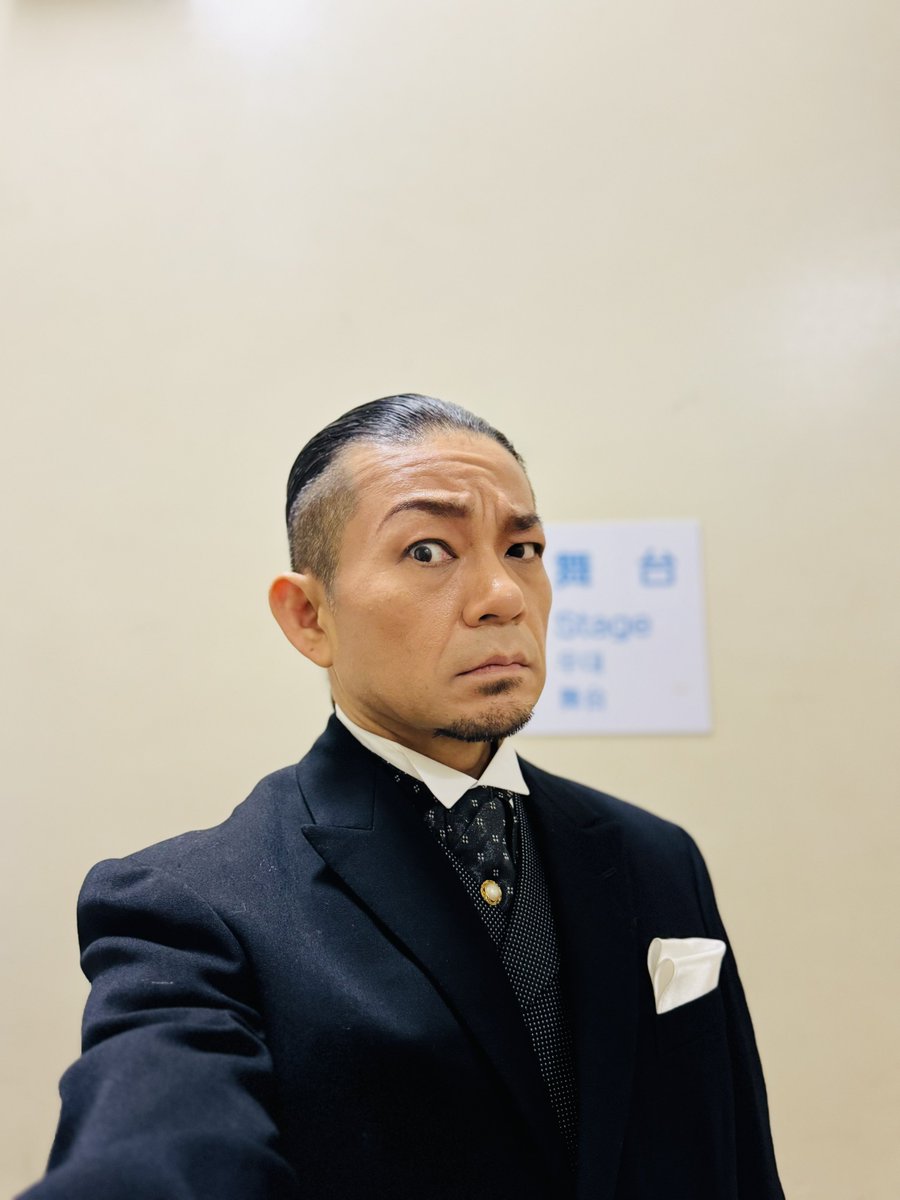 mime1166's tweet photo. 「スザンナの秘密」無事終了
ご来場いただきました皆様ありがとうございました！

素晴らしい人たちと共に楽しい時間を過ごすことができました！
ありがとうございました！

楽譜が読めない僕は去年演出したオペラ作品「ペドロ親方の人形芝居」の時と同じく丸暗記作戦
車の中でも電車での移動中もずーっとこのこの曲を聴き続けた数ヶ月でした

とにかくシビアなキッカケや、ミスの許されないタイミングなどもあり最後までドキドキでした

ソロだった前奏曲はオープニングということで、サンテというキャラクターを演じつつもパントマイムのテクニックを盛り込んで楽しい作品のスタートになるように構成しました

間奏曲ではジルがキレて散らかした物の片付けを曲の中で終わらせなくちゃいけなくて...この散らかり具合が毎回違って、曲の進み具合と片付け終わりのタイミングを合わせるのに苦労しましたね

いやぁ結局どのシーンも緊張しましたね！
とにかく今は終わってホッとしています

皆さん本当にありがとうございました！