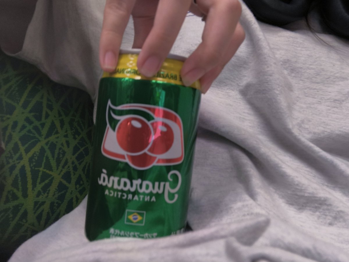 pikonchaaan's tweet photo. 先行物販にお越しくださった
唯一 ぴこんちゃんに
差し入れてくださった方へ

何故、わたしがいちばん
好きな炭酸飲料をご存知なのですか
いただきます ありがとう https://t.co/hdvJXOiKak