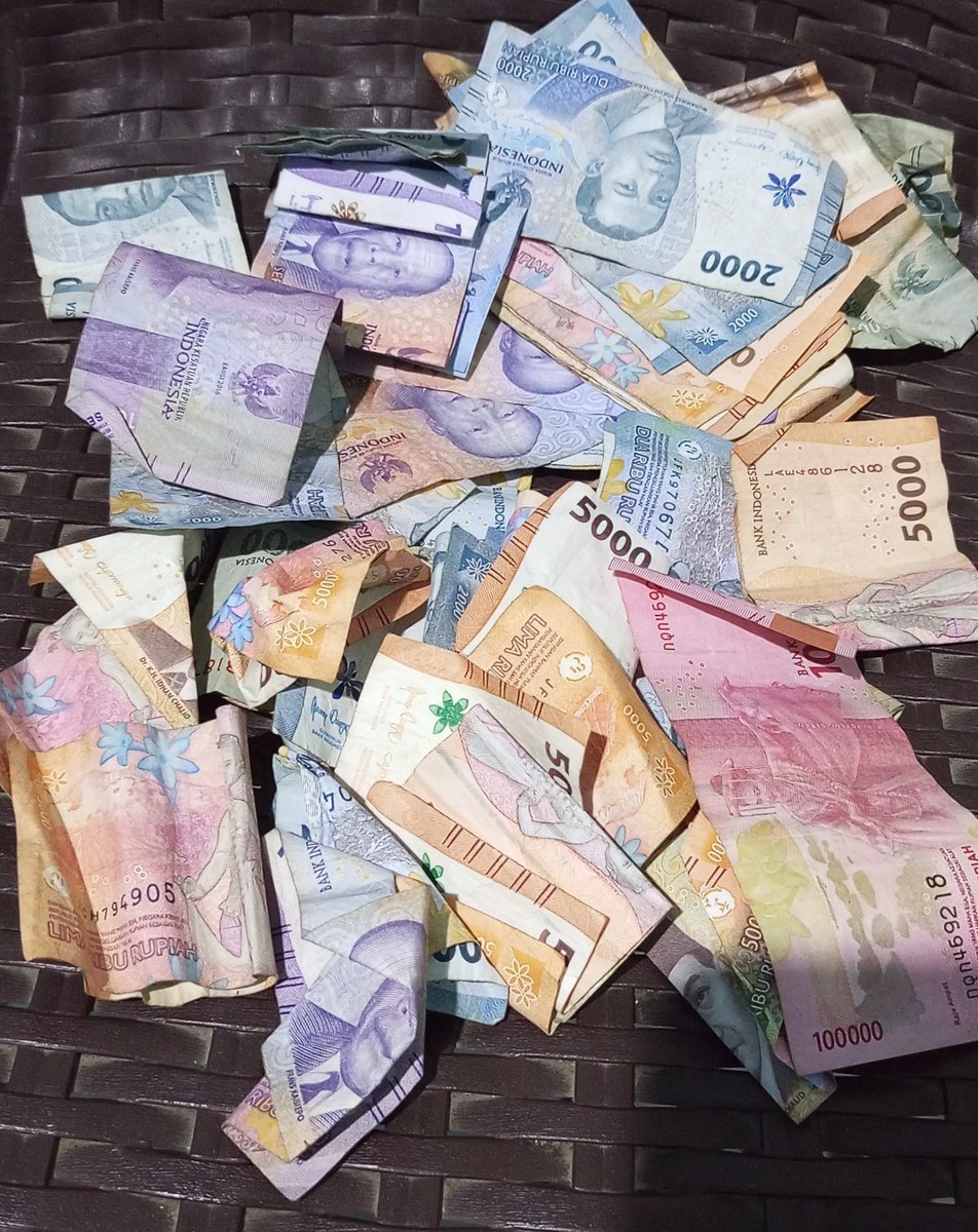 N4dineHoki's tweet photo. Aku belum ngerasain payout , jadi pamer hasil ngepet aja dulu 😭
Recehan banget,,tapi tetap aku syukuri 

Semoga suatu saat bisa ngerasain yang beneran kayak yang lain,
Yang penting aku syukuri yg ada dlu 

malming
#malemminggu https://t.co/UcyC0f0eMG