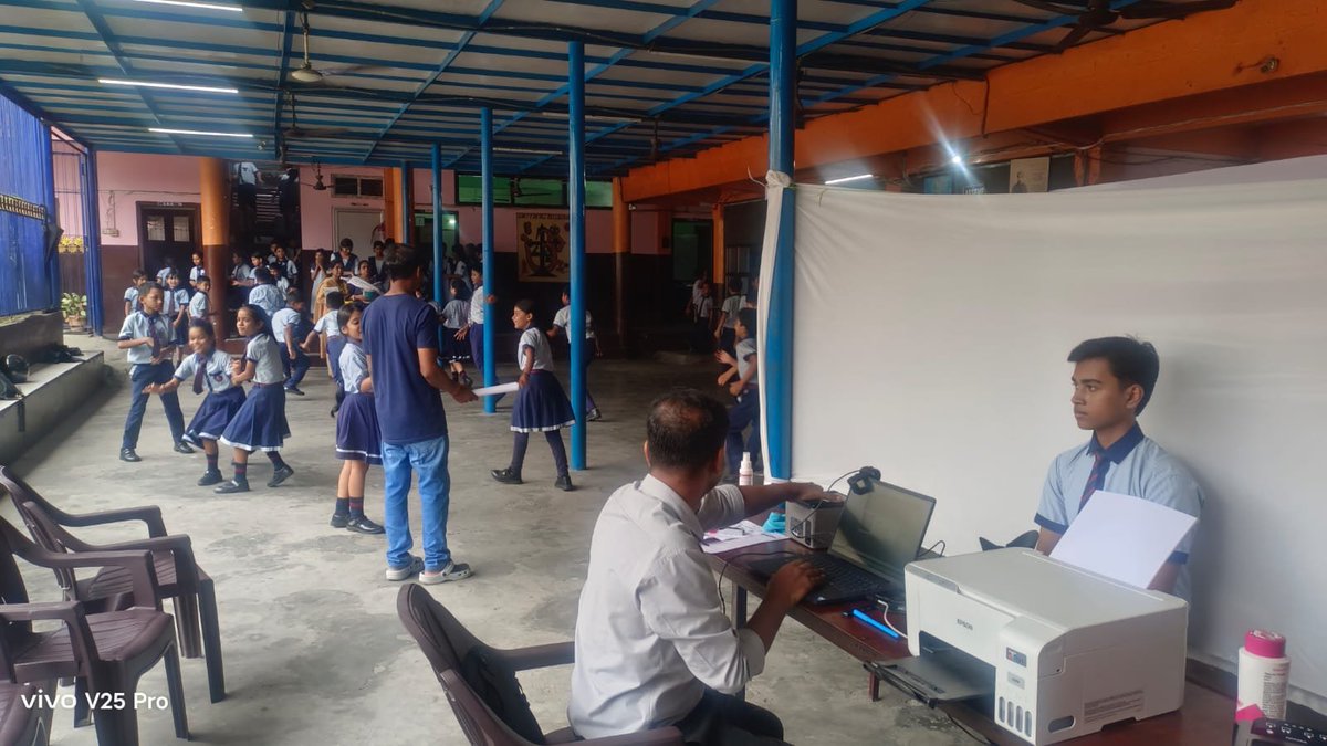 UIDAIGuwahati's tweet photo. UIDAI RO, Guwahati, in coordination with the Dept. of Economics &amp; Statistics, Govt. of Arunachal Pradesh, and CSC e-Governance Services India Ltd., is conducting school-wise Mandatory Biometric Update (#MBU ) Camps in schools.
 #Aadhaar #MandatoryBiometricUpdate 
@MyGovArunachal https://t.co/r3jGIEuith