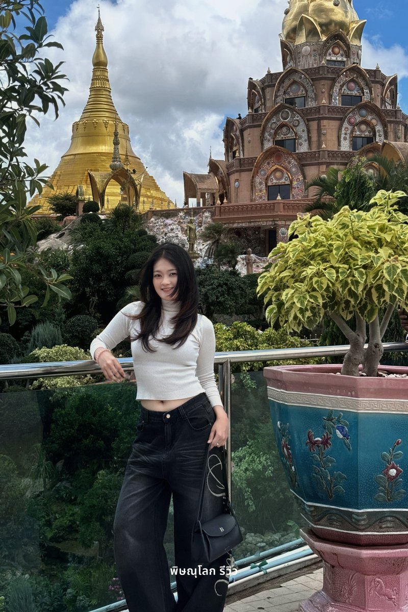 BeeverBSN's tweet photo. [1] ตื่นมาเจอแบบนี้ ไม่อยากกลับเลยยย ไร่ผาชมวิว ที่พักภูทับเบิก บอกเลยว่าสิบเต็มไม่หัก

เป็นห้องพักที่เปิดประตูออกมาแล้วเจอหมอกมารอทักทายถึงหน้าระเบียงเลย วิวริมหน้าผาคือปังมาก มองเห็นทะเลหมอกแบบพาโนรามา แถมตอนเย็นได้นั่งกินหมูกระทะร้อน ๆ โต้ลมหนาว ฟังก์ชันความสุขครบจบในที่เดียว https://t.co/wsWsvxtr0Y