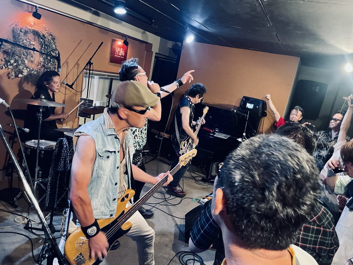 bassxhqn's tweet photo. 今日のHowling Punks 超楽しかったです♪
@Deter_Mind28 @yawningme The Green Hill Rollers @thebonobons @tokage_tkg_oi また遊ぼう🎸🥁✨ https://t.co/WTyZ6GFSyK