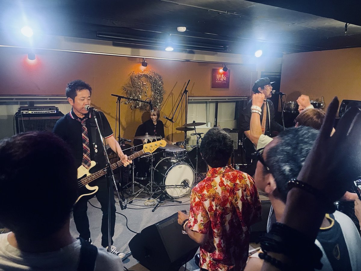 bassxhqn's tweet photo. 今日のHowling Punks 超楽しかったです♪
@Deter_Mind28 @yawningme The Green Hill Rollers @thebonobons @tokage_tkg_oi また遊ぼう🎸🥁✨ https://t.co/WTyZ6GFSyK
