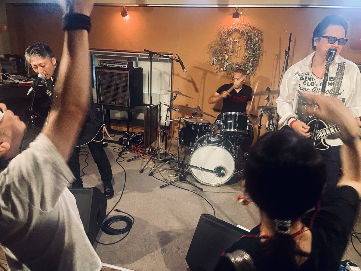 bassxhqn's tweet photo. 今日のHowling Punks 超楽しかったです♪
@Deter_Mind28 @yawningme The Green Hill Rollers @thebonobons @tokage_tkg_oi また遊ぼう🎸🥁✨ https://t.co/WTyZ6GFSyK