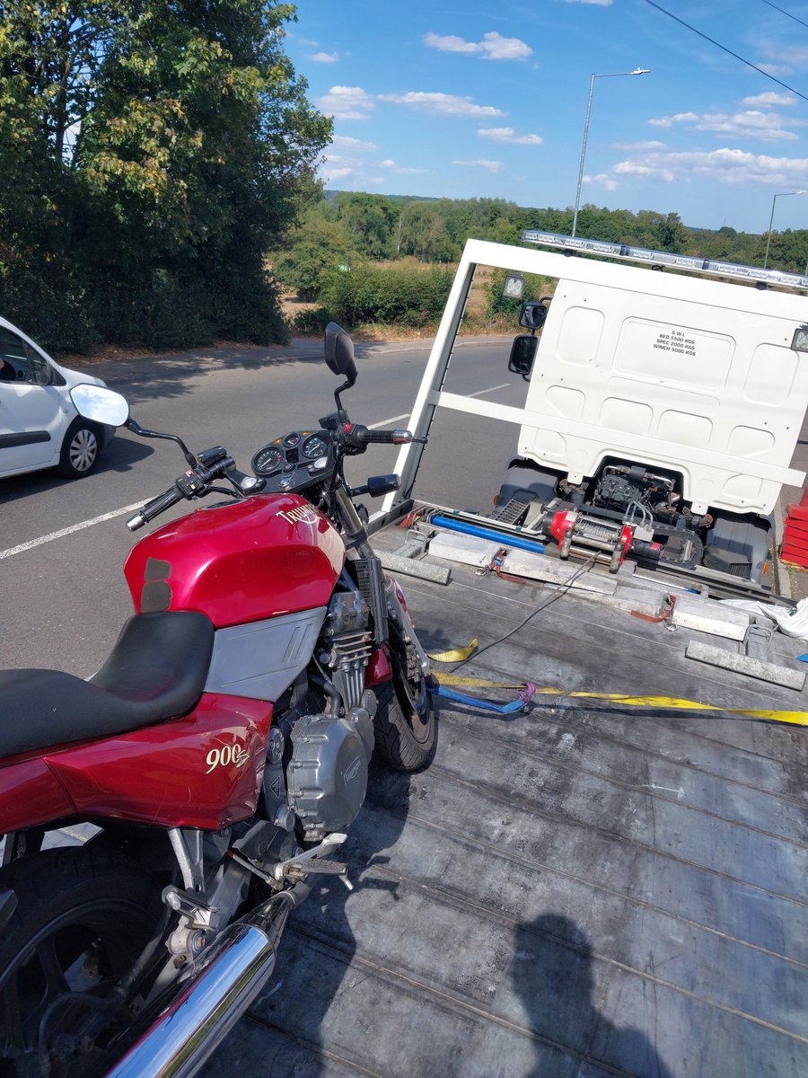 KentPolice7oaks's tweet photo. #Team1 on OT today for #SaferSummer & whilst on proactive patrol sighted this bike in #Sevenoaks today & checks show #NoLicence & #NoInsurance. Bike #Seized & rider reported. ^SK #DriveInsured https://t.co/FXMxhHWQAZ
