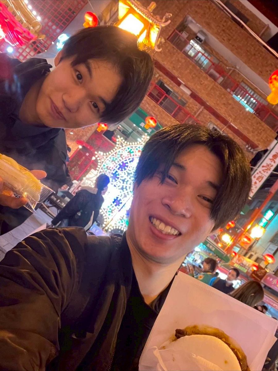 L4Kwl78057's tweet photo. 8月3日　18:30〜20:00 楽屋A
「かなりMを意識したライブ」

【演者紹介】
①ボリビア警察
②タイラー・タラサン、岡本3時間スペシャル
③初M-1がんばります！

M-1が好きなタイラを絶対に出そうとした、まさかの岡本3時間スペシャルがきた！ネタ2本あんのかも心配 https://t.co/5YN9Tsgydk
