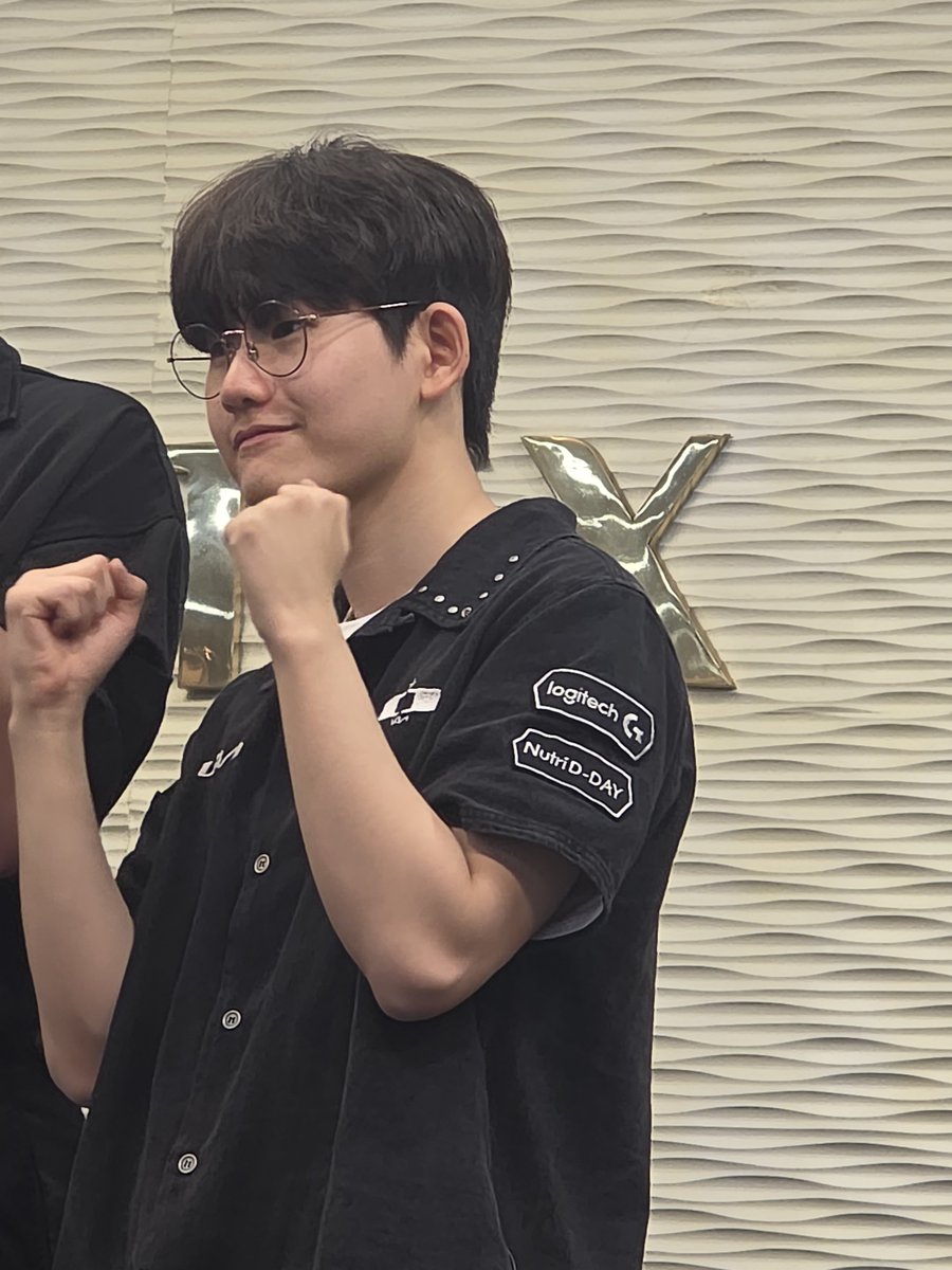 sh_j0829's tweet photo. 선수님들께 포즈 신청해주신 분들 정말로 감사드립니다...🥹👍
덕분에 몰래 찰칵찰칵 찍었어요ㅠㅠ
#Career #커리어 https://t.co/btVmB92AgH