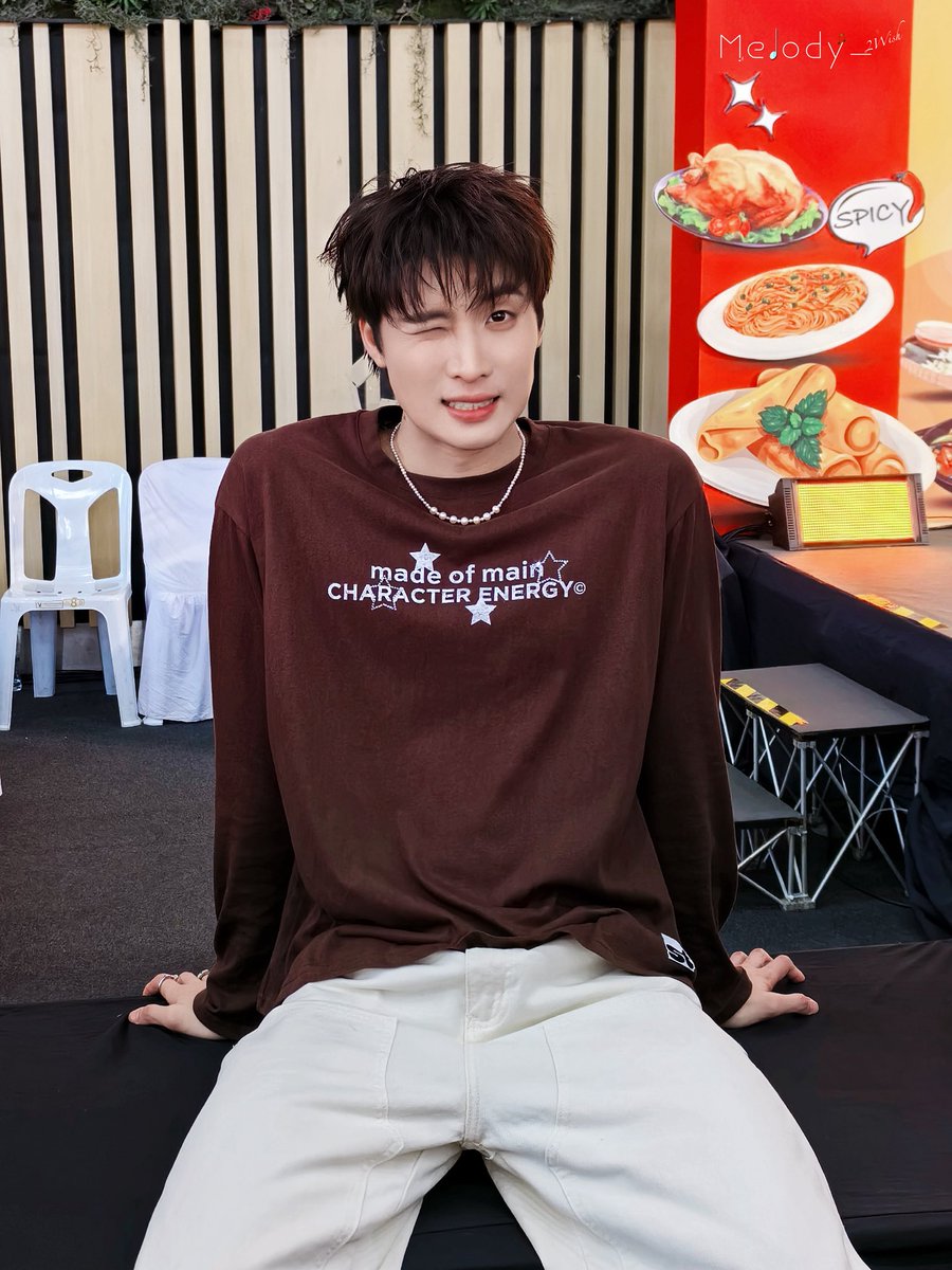 Melody2wishCNFC's tweet photo. 260801📷

Words cannot describe how handsome this man is — a true fashion icon.@m34nismind 

#MeanPhiravich https://t.co/xAoFslYWGP