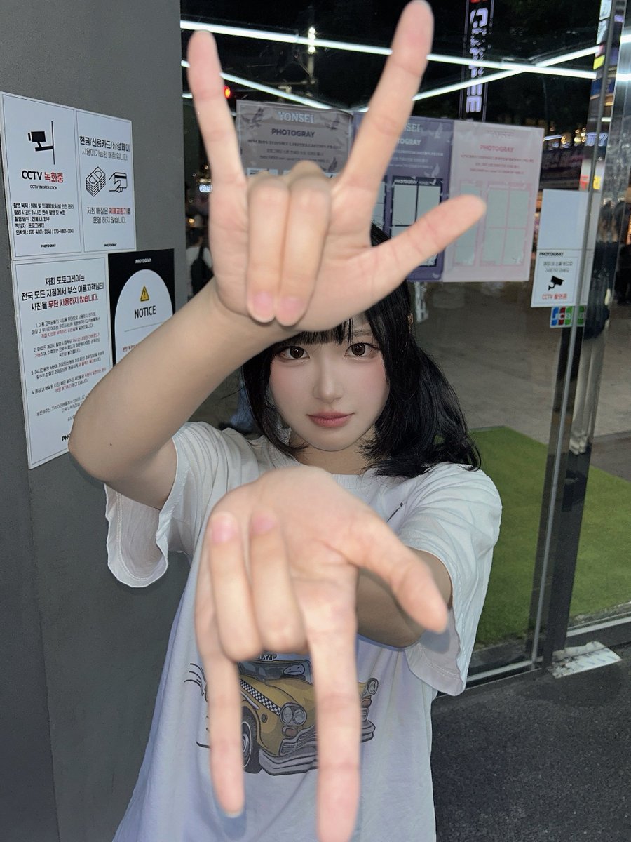 input5V1A's tweet photo. 🕸️🕷️🕸️🕷️🕸️ https://t.co/ceCm6CJf3K