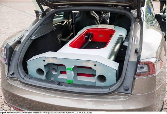 Anthony00y9's tweet photo. You never know what a crazy person has in their trunk. 😂 #Tesla #TeslaLife #CarCulture https://t.co/uROvJmICbG
