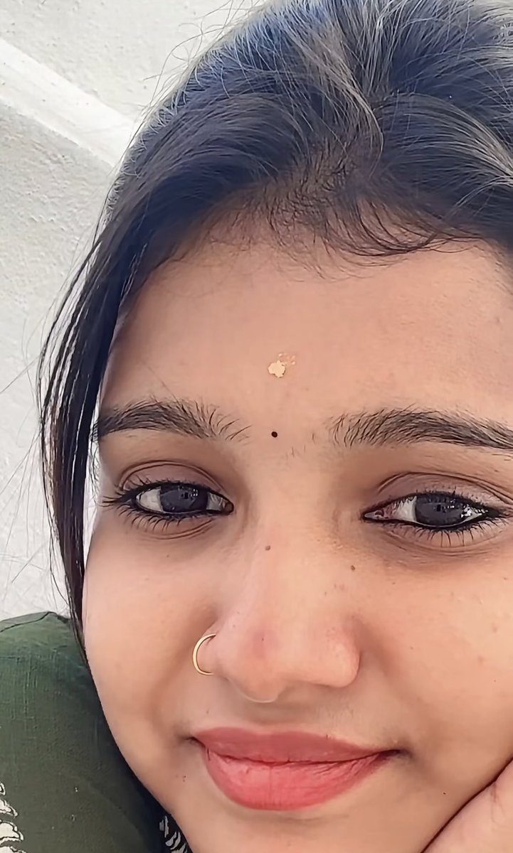 insta_reels_'s tweet photo. Uff abinayaa thevidiya munda un moonji ah paathala Sunni thukuthu di naara thevidiya mavale Ava lips ah sappi edukanum aioo🤤 https://t.co/xh1dFDW0Ew