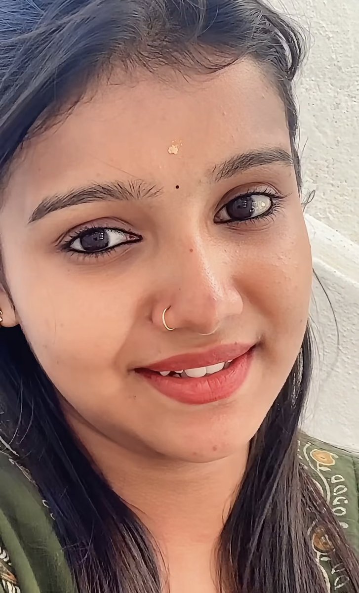 insta_reels_'s tweet photo. Uff abinayaa thevidiya munda un moonji ah paathala Sunni thukuthu di naara thevidiya mavale Ava lips ah sappi edukanum aioo🤤 https://t.co/xh1dFDW0Ew