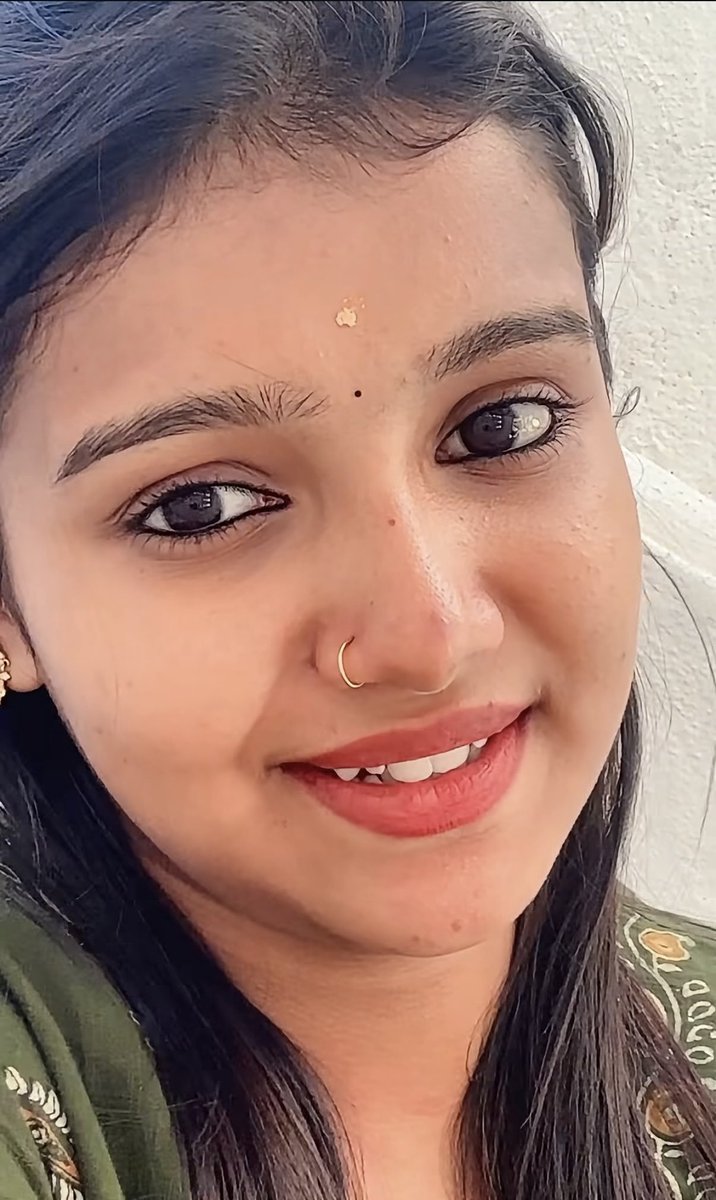 insta_reels_'s tweet photo. Uff abinayaa thevidiya munda un moonji ah paathala Sunni thukuthu di naara thevidiya mavale Ava lips ah sappi edukanum aioo🤤 https://t.co/xh1dFDW0Ew