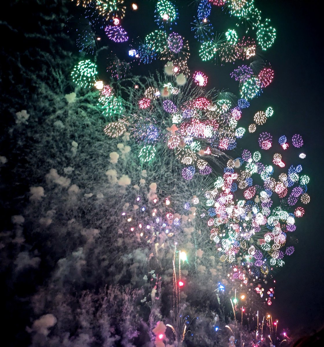 chocolatsora's tweet photo. 八雲は風に流され
夜空に大輪咲かせし
今宵は祭り https://t.co/GMRABMcrKv