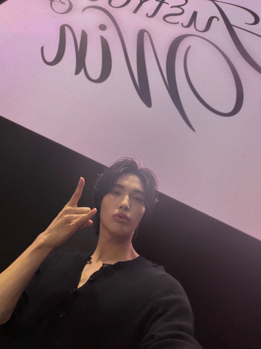 __opywpy__'s tweet photo. Win IG

Sayang

WIN FANMEETING IN JKT
#JustYouandWin1stsoloFMinJakarta
#winmetawin https://t.co/Ra0HsUWpQ0