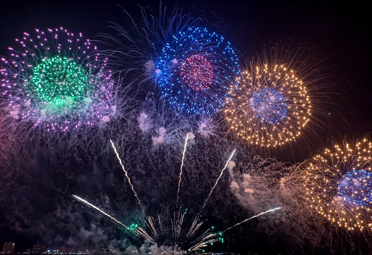 chocolatsora's tweet photo. 八雲は風に流され
夜空に大輪咲かせし
今宵は祭り https://t.co/GMRABMcrKv