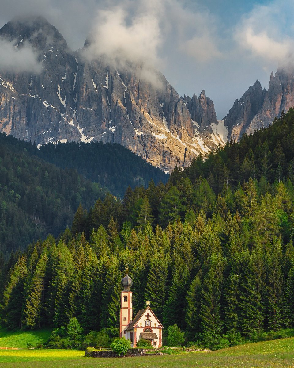 silenttearthh's tweet photo. Dolomites, Italy https://t.co/DJVKjwDzJA