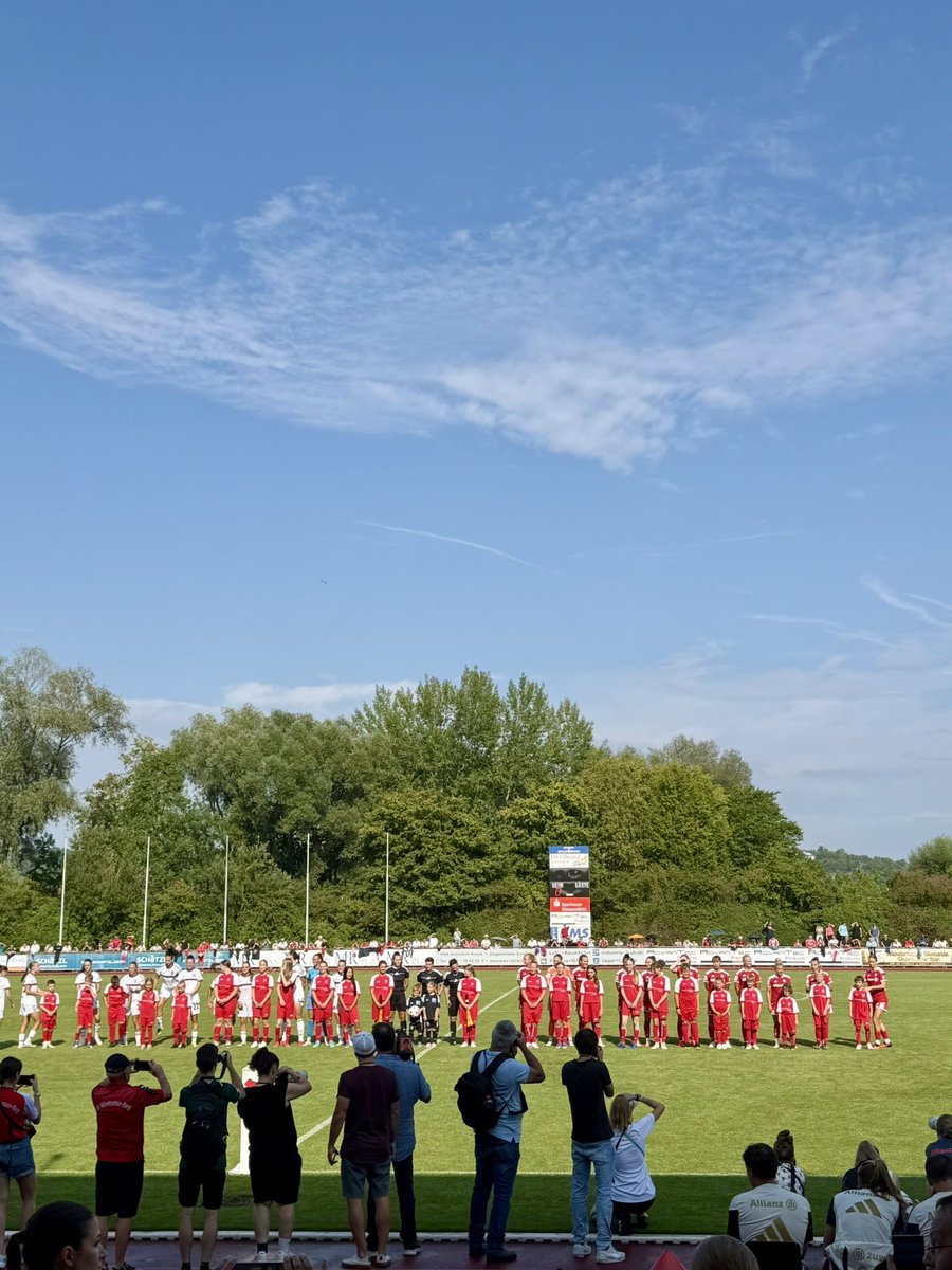 FCBfrauen's tweet photo. Los geht's mit dem zweiten Testspiel der Saisonvorbereitung! 💪

Jetzt einschalten bei FC Bayern TV+: https://t.co/Lkoll4Ppkr

🔴 #FCBFCN | 0:0 | 1' https://t.co/MThui5SSW1