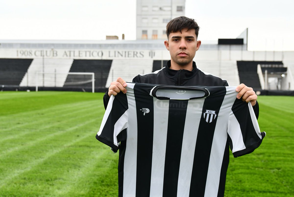 CALiniers's tweet photo. ⚽ #Futbol #LigaDelSur
➡️ Eneas Sturmann se suma al plantel del Chivo para la segunda parte del año.
¡Los mejores deseos, Eneas! 💪🏼
🔙 Bella Vista
#VamosChivo 🐐 https://t.co/XjwHITV8X8