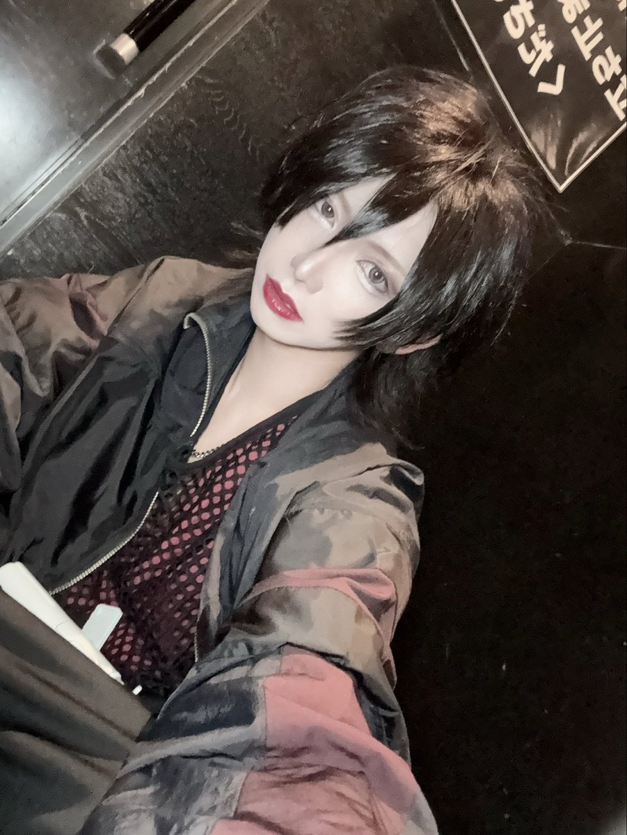 anocale_io's tweet photo. 「同じ夢を見てほしい」
軽薄なセリフあたしを着飾るから https://t.co/XznesXNPTp