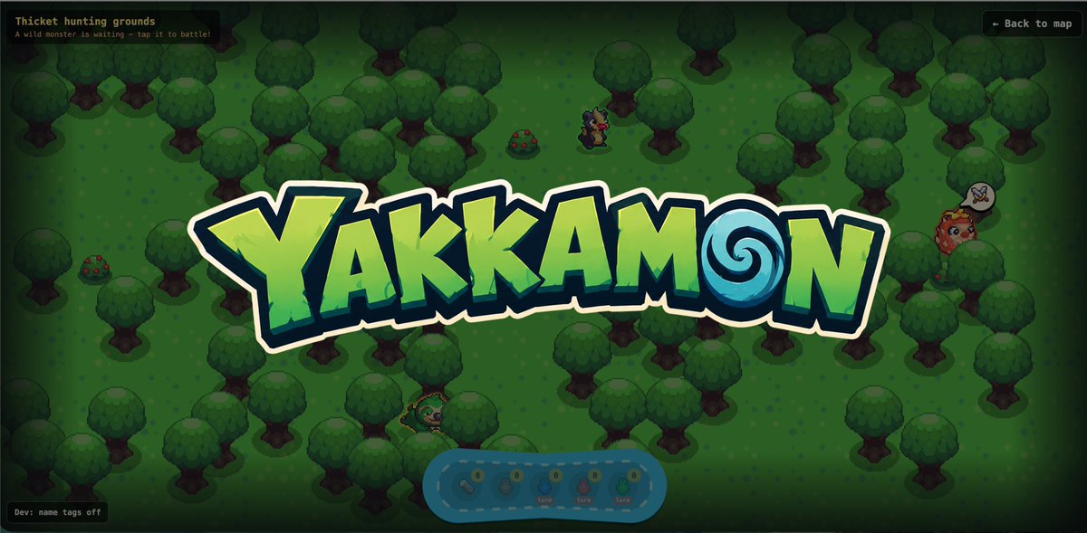 0xlenador's tweet photo. 🐦 Yakkamon 🦥 es un juego que combina la automatización agrícola en modo inactivo (idle) con la emoción de coleccionar criaturas y luchar con ellas.

A continuación, los 🗒️ detalles fundamentales sobre cómo funciona y cómo participar:

🎮 Dinámica de Juego (Dos mitades)  El juego está diseñado para jugarse en dos facetas que se complementan entre sí:

1/2▶️🧑‍🌾 La mitad inactiva (idle) : Puedes asignar a tus monstruos tareas de cultivo, recolección y producción. Ellos trabajarán las 24 horas del día, lo que significa que tu granja y tu progreso no se detienen, incluso cuando te desconectas del juego.

2/2 ▶️🏹 La mitad activa : Consiste en salir a explorar el mundo para cazar criaturas raras, fabricar tu equipamiento y enfrentarte a otros entrenadores en la arena.

🗺️ Sistemas de Juego y El Mundo

Entorno Vivo y Dinámico: Explorarás regiones con recursos únicos, como 🏜️ desiertos, 🌋 volcanes y  🌊océanos. El mundo cambia constantemente gracias a un ciclo de día y noche, y a un sistema de estaciones que altera lo que puedes encontrar en la naturaleza.

Nuevas Criaturas: Cada tres meses se introducen monstruos completamente nuevos en estado salvaje, impulsando a los jugadores a competir para rastrearlos y capturarlos.

Caza y Combate: Utilizarás los materiales recolectados para fabricar los objetos necesarios para capturar a los monstruos más difíciles. Una vez que estés preparado, podrás poner a prueba tu equipo en ⚔️ combates JcJ (Jugador contra Jugador) en la arena.

👨‍💻Economía, Tecnología y Creadores

Blockchain y Propiedad Real: @playyakkamon está construido en la red Ronin y todos los recursos básicos o criaturas del juego son intercambiables de forma descentralizada (on-chain), dándote libertad para comerciar y construir tu imperio como prefieras.

🌸 El Token: El juego no emitirá un token nuevo. Reutiliza el token base:0x3e12b9d6a4d12cd9b4a6d613872d0eb32f68b380, que ya es utilizado en el ecosistema de sus desarrolladores.

Desarrolladores Experimentados: Está siendo creado por el equipo detrás de @0xSunflowerLand, quienes cuentan con más de un millón de jugadores y 5 años de experiencia creando juegos.

✨Lanzamiento y Pre-registro (Temporada 0) 🛫

Fecha de Acceso Anticipado: Se lanzará en oleadas a partir del cuarto trimestre (Q4) de 2026.

🌸🌸🌸🌸IMPORTANTE🌸🌸🌸🌸🌸🌸
- Nivel de Bumpkin 20 a 150 podrás hacer un preregistro a la interfaz de puntos y ranking, reclama tu codigo de entrenador en la plaza cerca a la tienda de Stella.

De igual manera podras registrarte sin ningún impedimento el 5 de agosto 2026 con este código:

👉 YAKKA-VNTB4Y 👈

El Sistema de Acceso: Entrar al juego no depende de la fecha en la que te registres, sino de una tabla de clasificación basada en puntos. Solo los 100.000 mejores entrenadores obtendrán el acceso anticipado.

Cómo ganar puntos y recompensas: Puedes acumular puntos completando misiones durante el pre-registro, como unirte al Discord, conectar tu cuenta de X, invitar amigos o depositar tokens base:0x3e12b9d6a4d12cd9b4a6d613872d0eb32f68b380 de forma anticipada.

🪂 Airdrop Exclusivo: Acumular puntos es vital porque los jugadores en la cima de la tabla (puestos del 1 al 5.000) recibirán un airdrop único de NFTs correspondientes a monstruos Raros y Legendarios, que serán de los más poderosos del juego