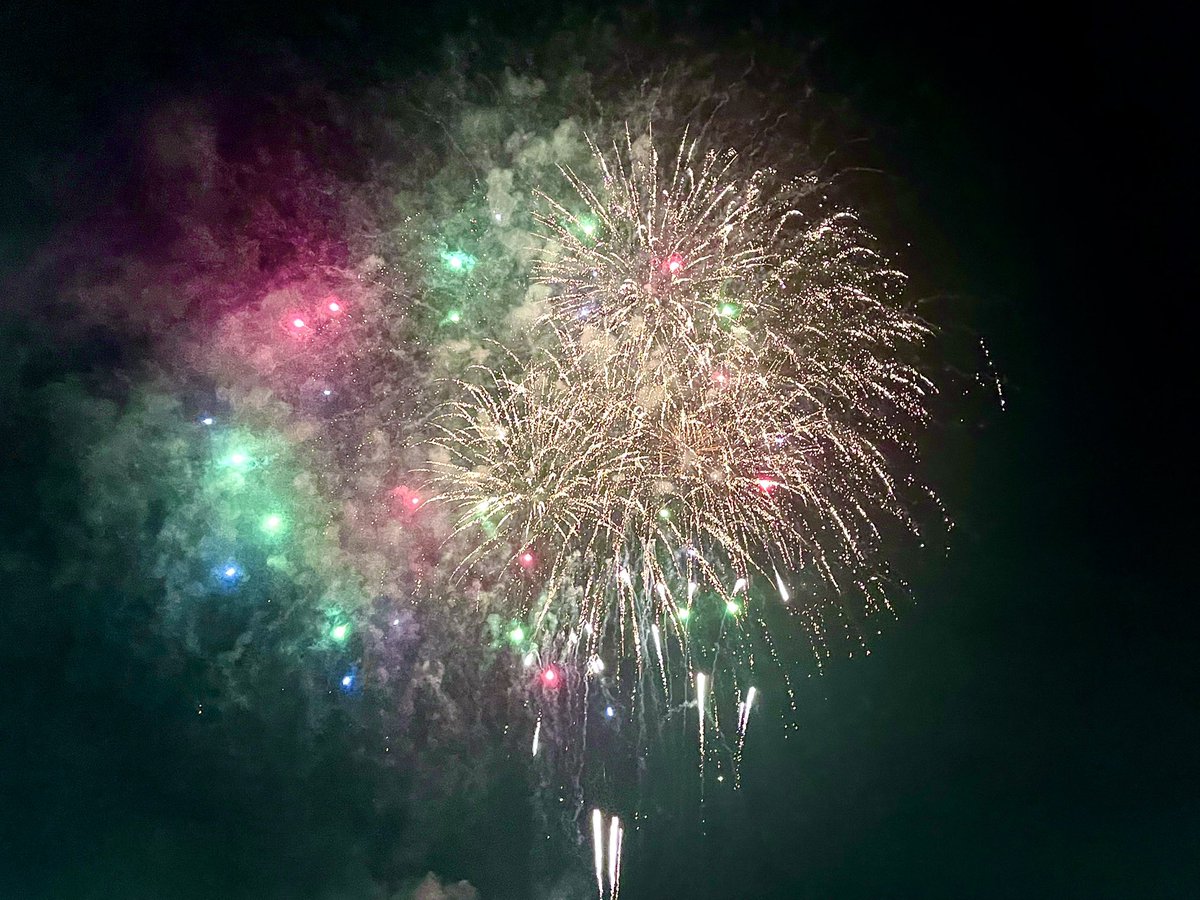 ap0r0_222's tweet photo. 地元のお祭り行ってきました🎇
花火打ち上げのすぐ近くの対岸で見てきたので大満足だった！！
暑かったけどやっぱりお祭り楽しい〜〜
せっかくお祭りだからほわたちにそれぞれ浴衣と甚平作った☺️☺️改良の余地ありだけど可愛くて最高だった https://t.co/zyQdLkAsli