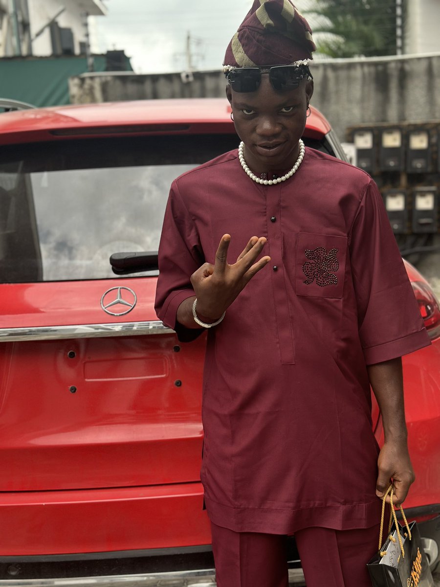 Skwebe_lee tweet picture