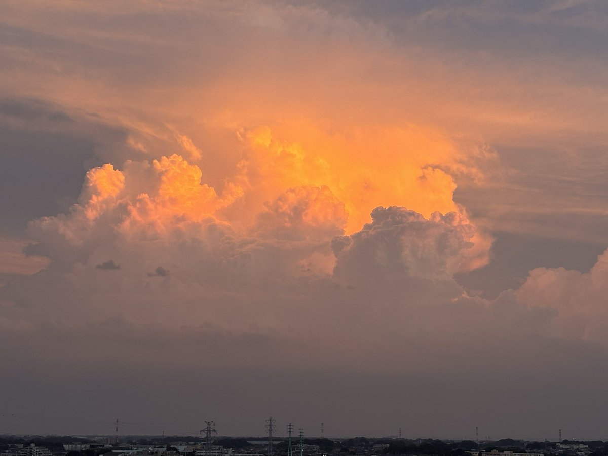 46pappy's tweet photo. それぞれの場所の夕焼け
＃ファインダー越しの私の世界、＃写真好きな人と繋がりたい、＃イマソラ https://t.co/uQwPzEB1t1