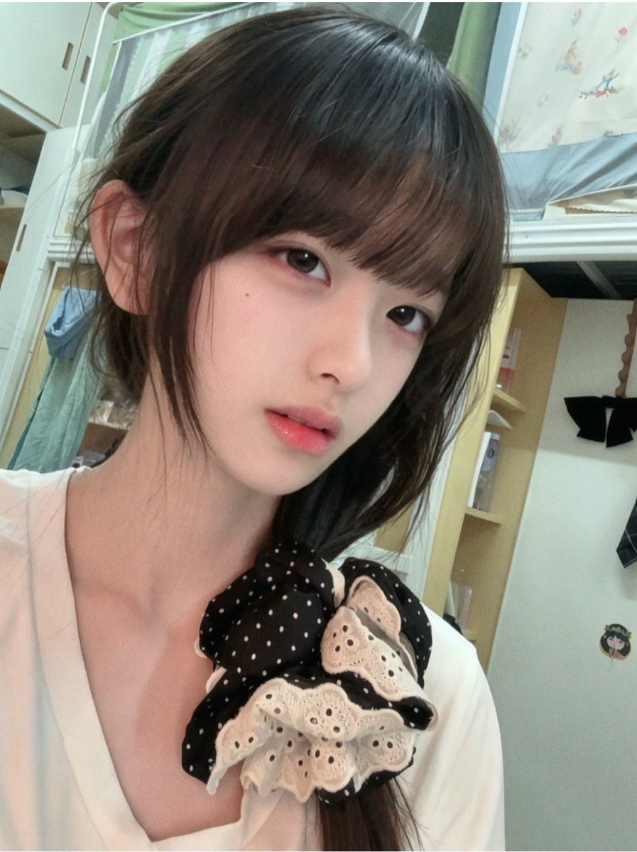 araujo31135400's tweet photo. 新人刚玩x，

 高考结束彻底放飞！

 谁要锐评准女大的福照 https://t.co/bvGlsTcaq7