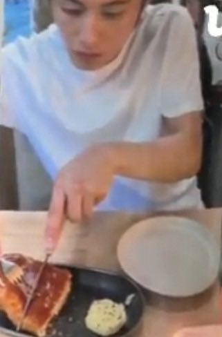onyourhokepeep's tweet photo. (ไม่)แอบแส้บทุกรูป เอนจอยอีทติ้งมากกกเพราะเป็นลูกหมูหม่ำๆ https://t.co/NchCJ6fLGl