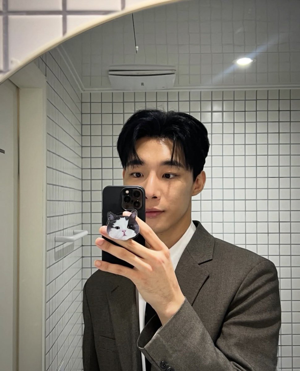makeitdecaf's tweet photo. 이거 이날찍은거구만? https://t.co/fs2FKRsVdU