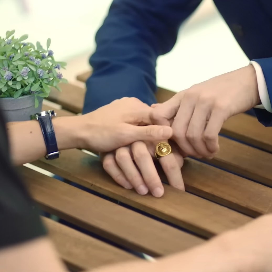 pcybae7's tweet photo. even the hands chemistry is insane https://t.co/ijCYC4BaRz