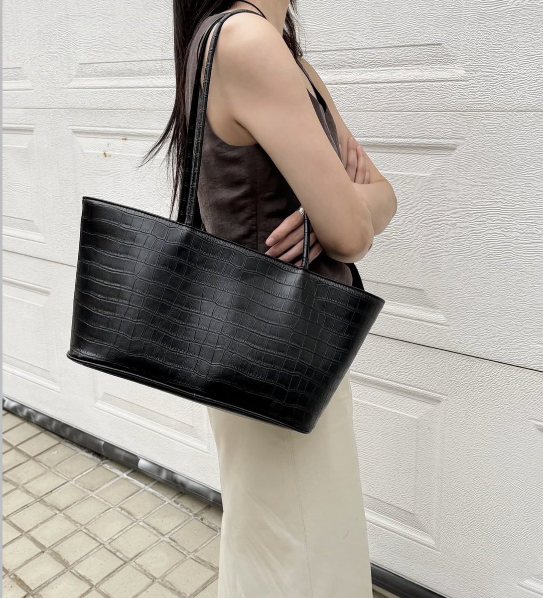 spingxx's tweet photo. carmonde grace bag 𓇼🍋 https://t.co/SMItvUwJpr