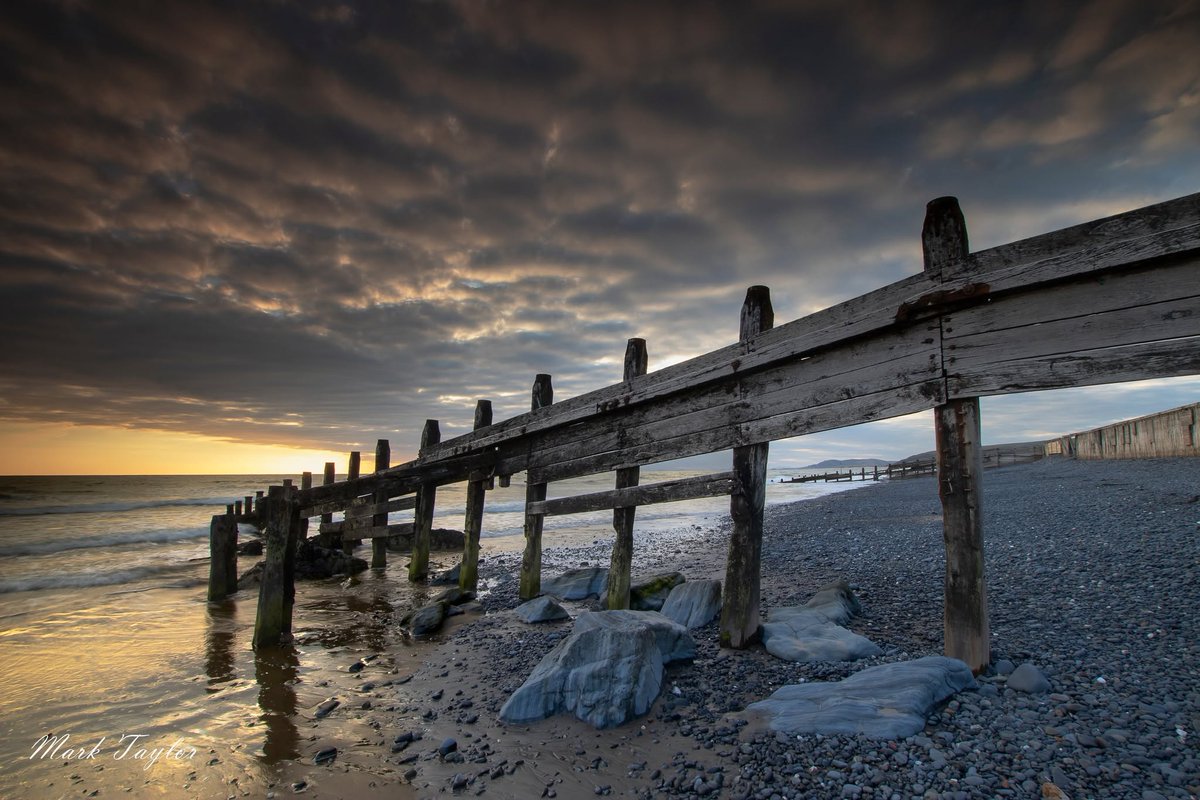 RevaHeckstall's tweet photo. memory is a fragile anchor that keeps shifting while we try to pretend that the tide hasn't already pulled us further out to sea... https://t.co/mm0ZkhjW79