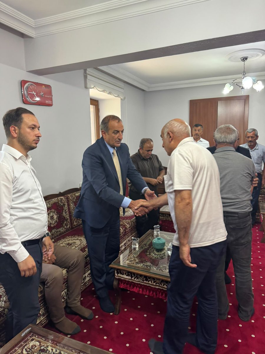 musakucuk2934's tweet photo. 📍Gümüşhane / Kelkit

MHP Kelkit İlçe Başkanımız Burak Tuğlu, MHP Gümüşhane İl Başkan Yardımcımız İlyas Ayvazoğlu ve kıymetli parti yöneticilerimiz ile birlikte Kelkit ilçemiz sakinlerinden, vefat eden Mahmut Şahin ağabeyimizin kıymetli ailesine taziye ziyaretinde bulunduk.

Merhum Mahmut Şahin ağabeyimize Cenab-ı Allah’tan rahmet, ailesine, yakınlarına ve sevenlerine sabır ve başsağlığı diliyoruz. Mekânı cennet, makamı âli olsun.