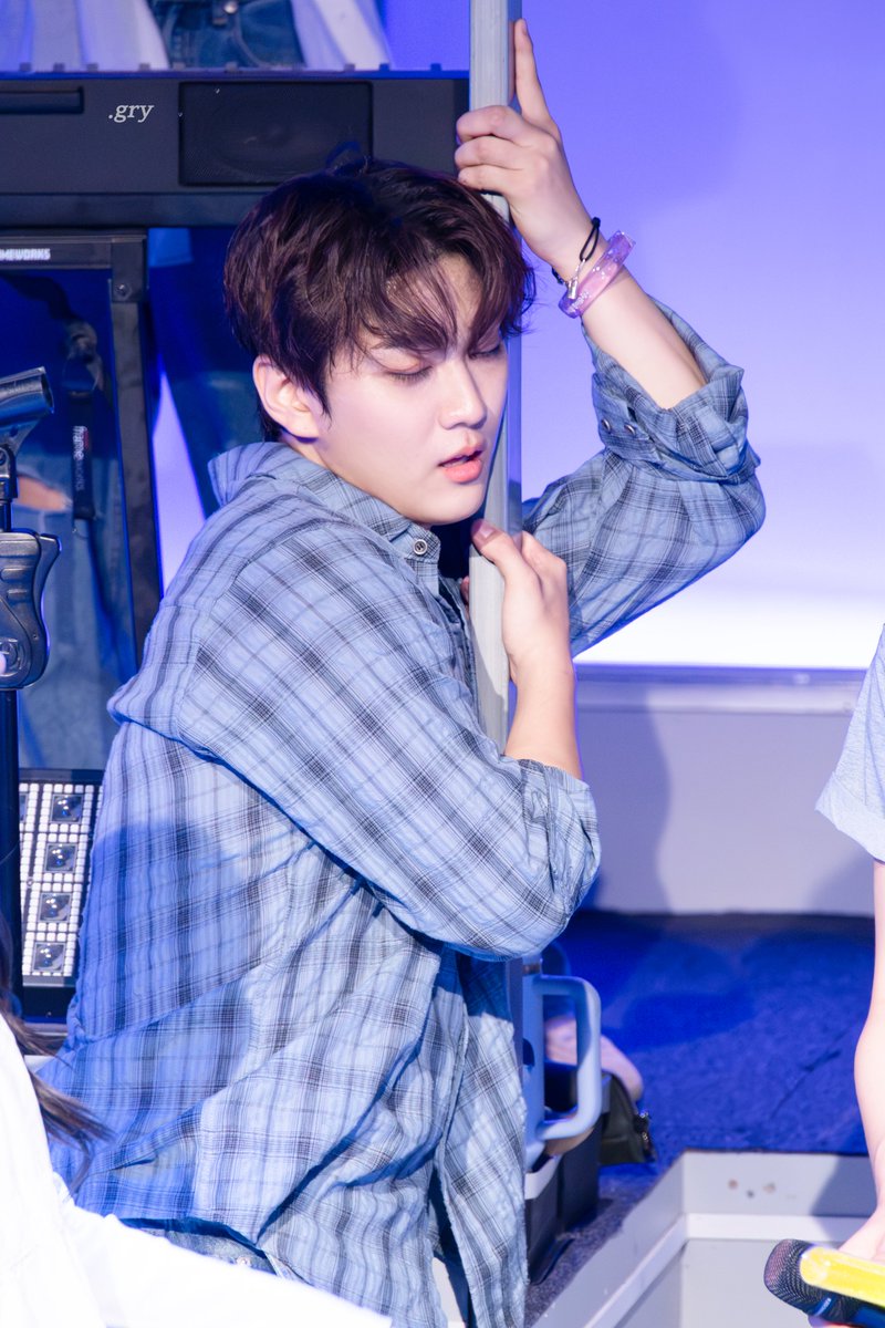 hongry_chan's tweet photo. 260726N 뮤지컬 <6시 퇴근>💼💦
앵콜📷 |  #홍주찬

Q. 지금 지쳤나요?
A. 네(니요) https://t.co/71NmTryulM
