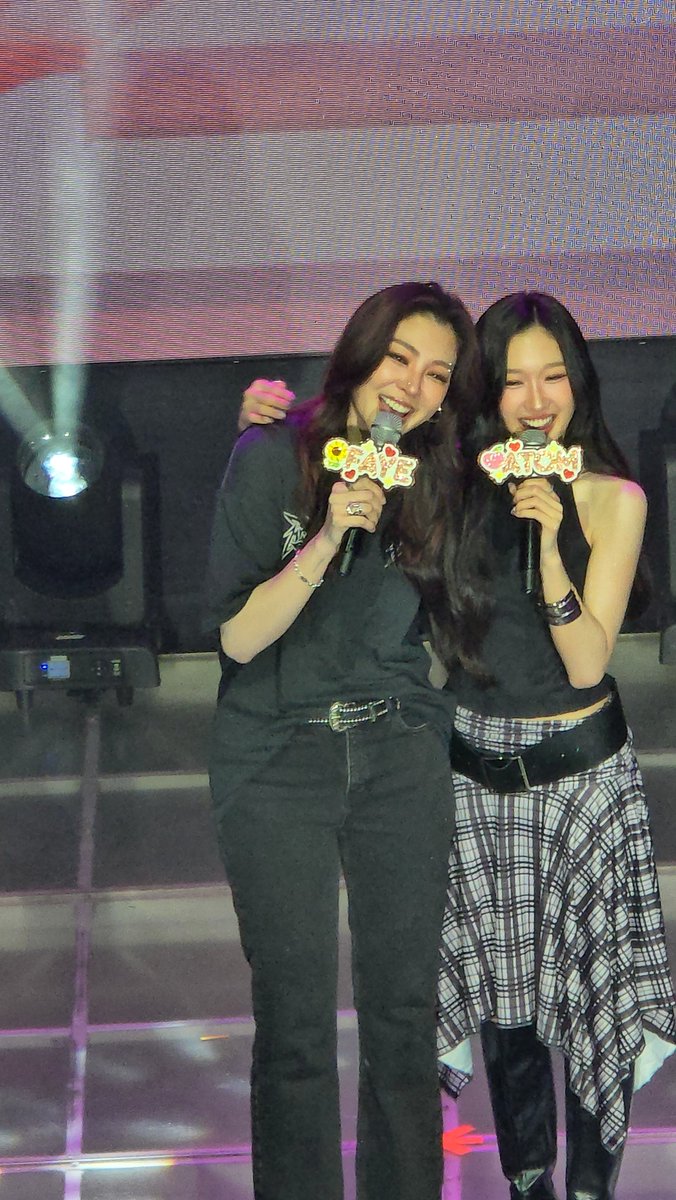 jenievecarmen17's tweet photo. I thought pictures were enough until I saw you in person. But you look even more amazing in person. Can't explain the fascination. It was the kind of moment that quietly takes my/our breath away. ❤️🌻💛🍑
#FayeAtom1stFMinManila https://t.co/2bhod6lTIy