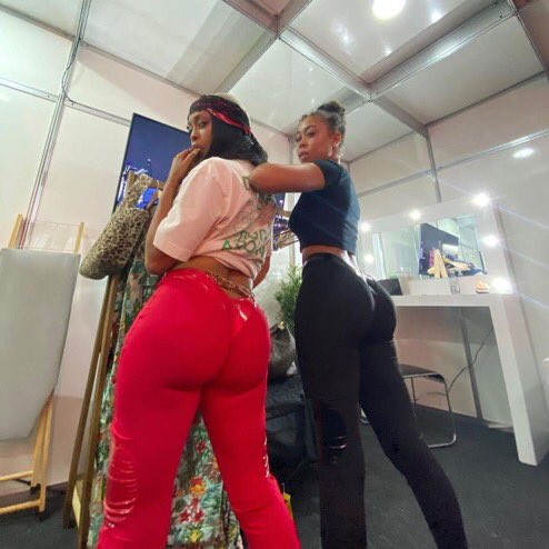 baddiescore_'s tweet photo. Erykah Badu and her daughter, Puma https://t.co/pn1ZLIb0Hb