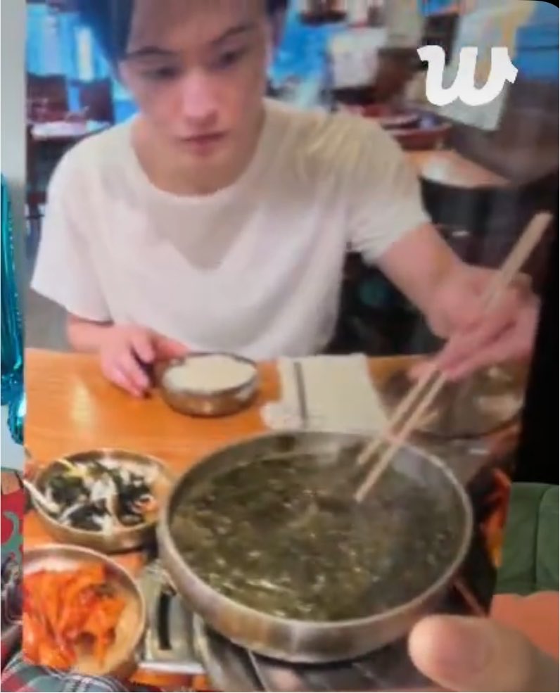 iprayncrybutdry's tweet photo. มาร์คลี ลงรูปพวกนี้ให้โลกเห็นเพิ่มเติมได้มั้ย นะ นะ มันสำคัญกับชีวิตพวกเรามาก. https://t.co/lXbhQvEbHd
