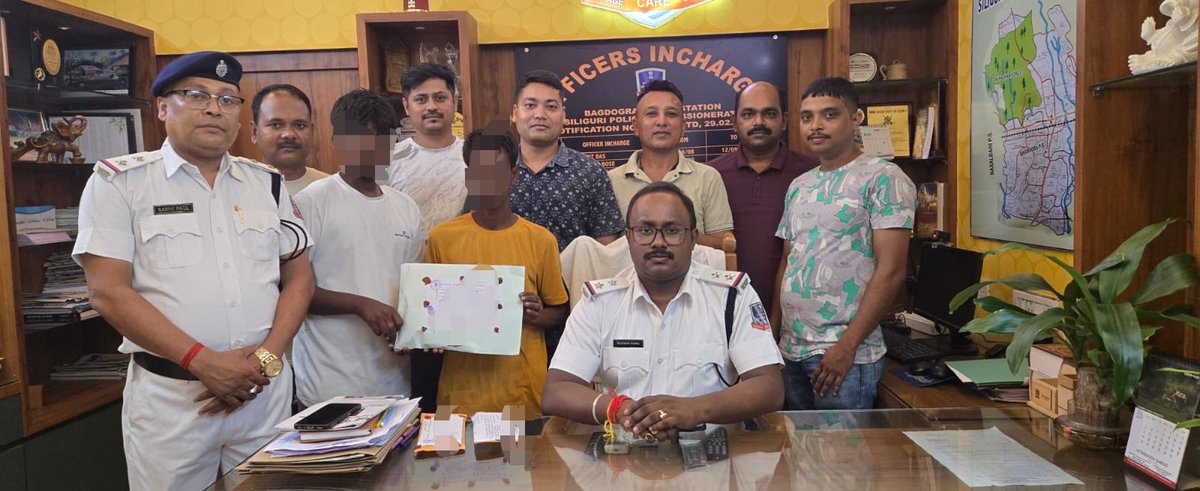 SiliguriPolice's tweet photo. #ArrestAndRecovery #DrugFreeSiliguri #SiliguriPoliceCommissionerate #SiliguriMetropolitanPolice #WestBengalPolice #WBP https://t.co/MX2tgqlZte