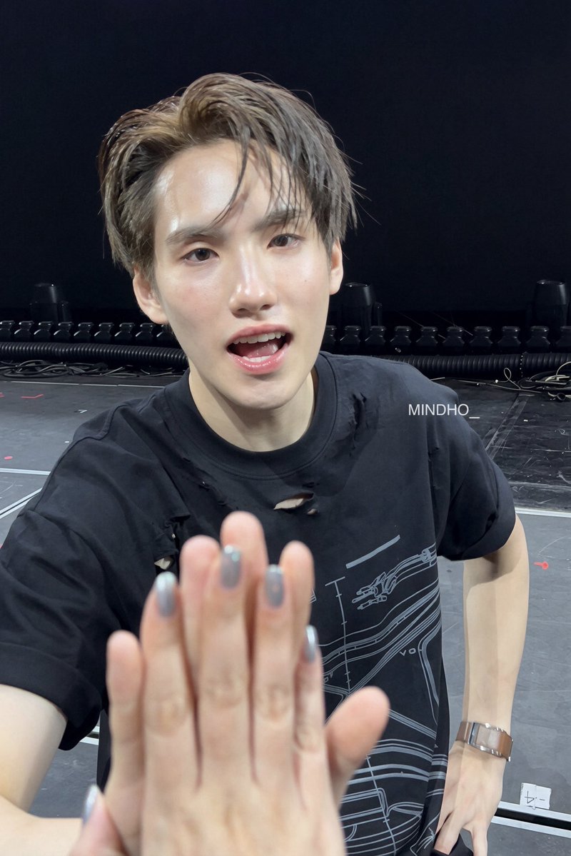 mindho_'s tweet photo. ชอบองค์ประกอบรูปมากกก
เป็นการไฮทัชที่ถ่ายเห็นจังหวะแตะ และหน้าน้องไม่เบลอ รักกล้องไอโฟนค่ะ😘 (แต่รักภูสุดหล่อค่ะ ิิ) https://t.co/6kQQqUJvxd