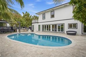 claudefla01's tweet photo. $3,79M Beautiful two-story pool home in Sans Souci Estate https://t.co/HTJ20DJaAE https://t.co/BVuFHSUbbu