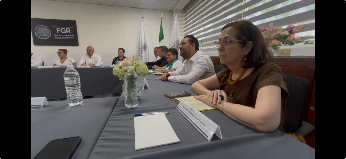 NovoaPeniche's tweet photo. El día de ayer, acompañé a la Fiscal General, @ErnestinaGodoy_ a una visita en la Fiscalía Federal del estado de Veracruz.
Formar parte de este recorrido, fue muy enriquecedor porque pude presenciar un ejercicio de acercamiento a las personas servidoras públicas, que construye una @FGRMexico más justa e imparcial. Por supuesto, fue gratificante conocer a las mujeres y hombres que forman parte de esta FIFE; gracias por compartir sus opiniones y tener la determinación de estar juntos, para lograr el mejor resultado en nuestro trabajo.